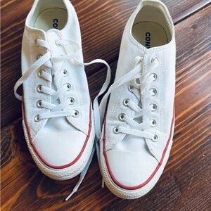 Ladies 9.5 White Classic Chuck Taylor Excellent Condition